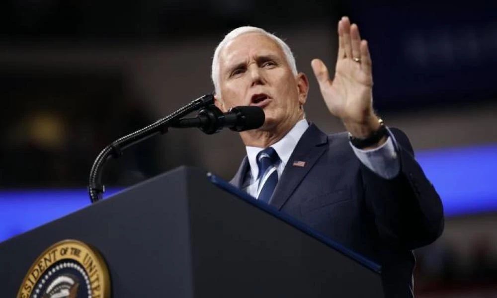 Επικοινώνησε με τη διάδοχό Χάρις ο απερχόμενος αντιπρόεδρος Πένς